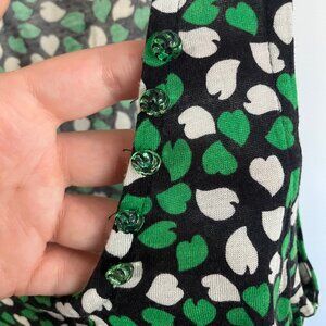 Leafy asymmetrical-neck tank with buttons